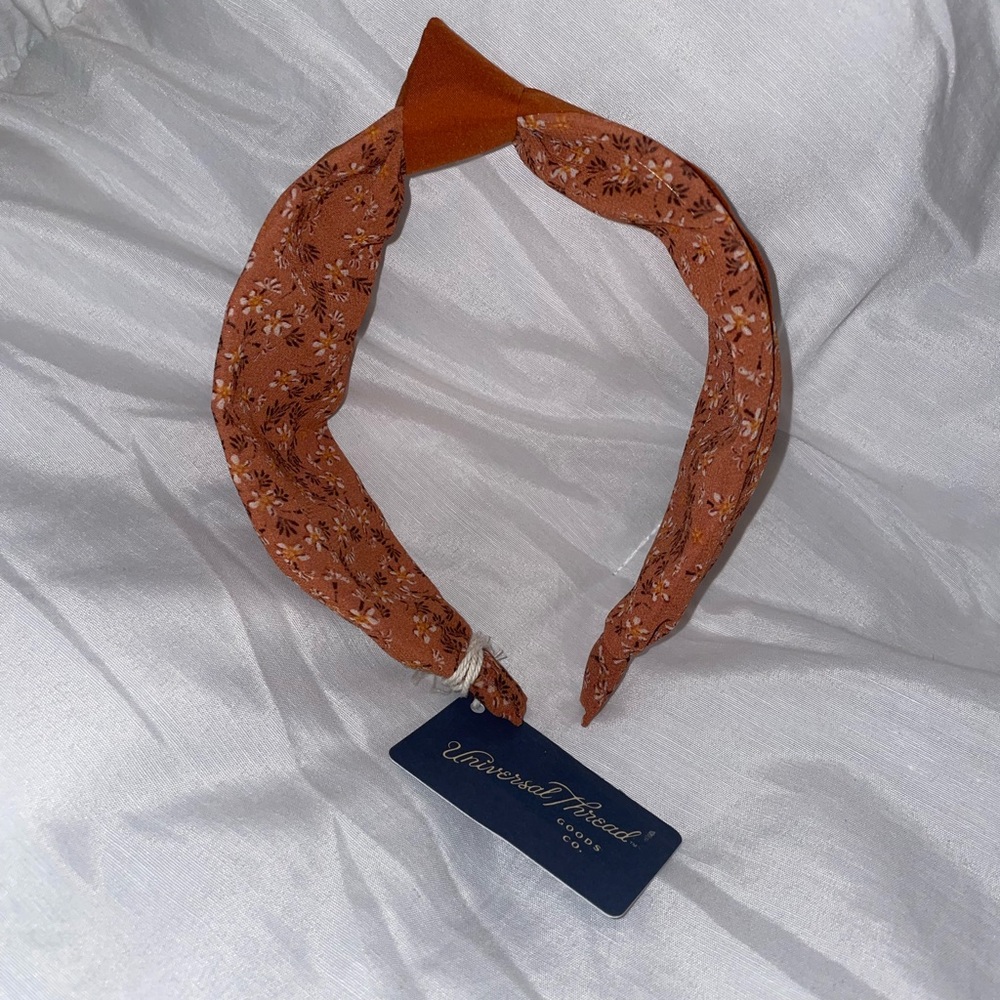 Universal threads headband. NWT, orange pattern